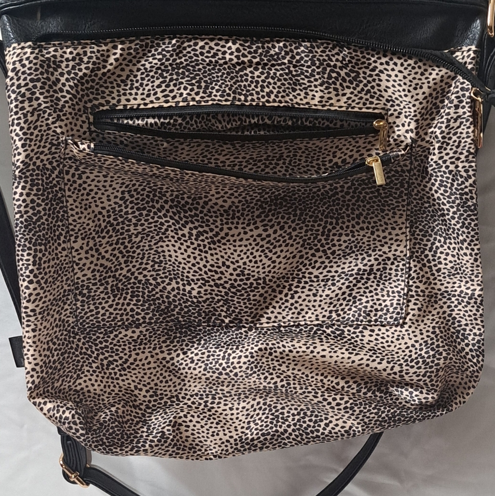 Black & White Strip PVC Leather Shoulder/Crossbody Bag EUC - Picture 8 of 15
